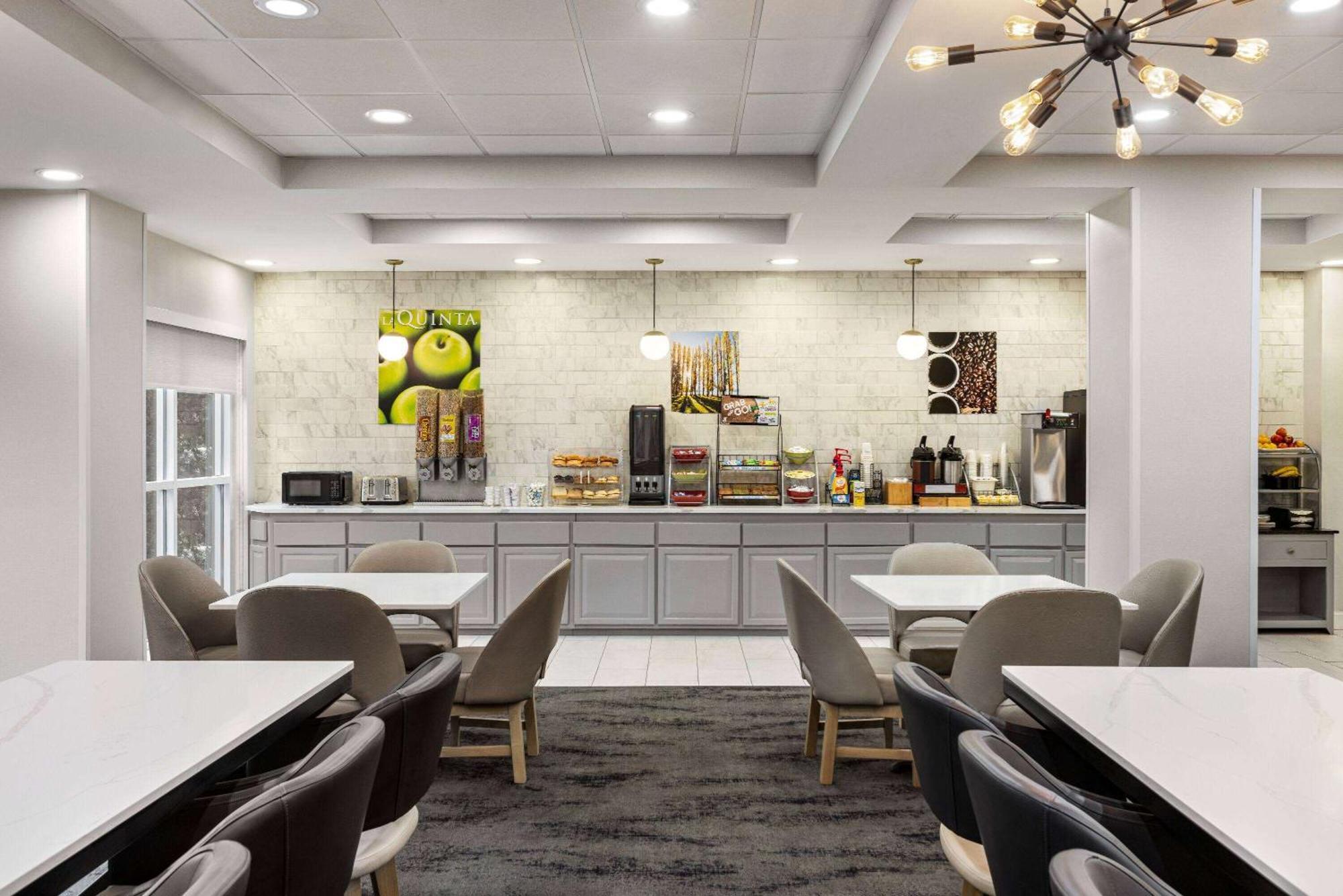 La Quinta By Wyndham Mt. Laurel - Philadelphia Hotel Mount Laurel Exterior photo