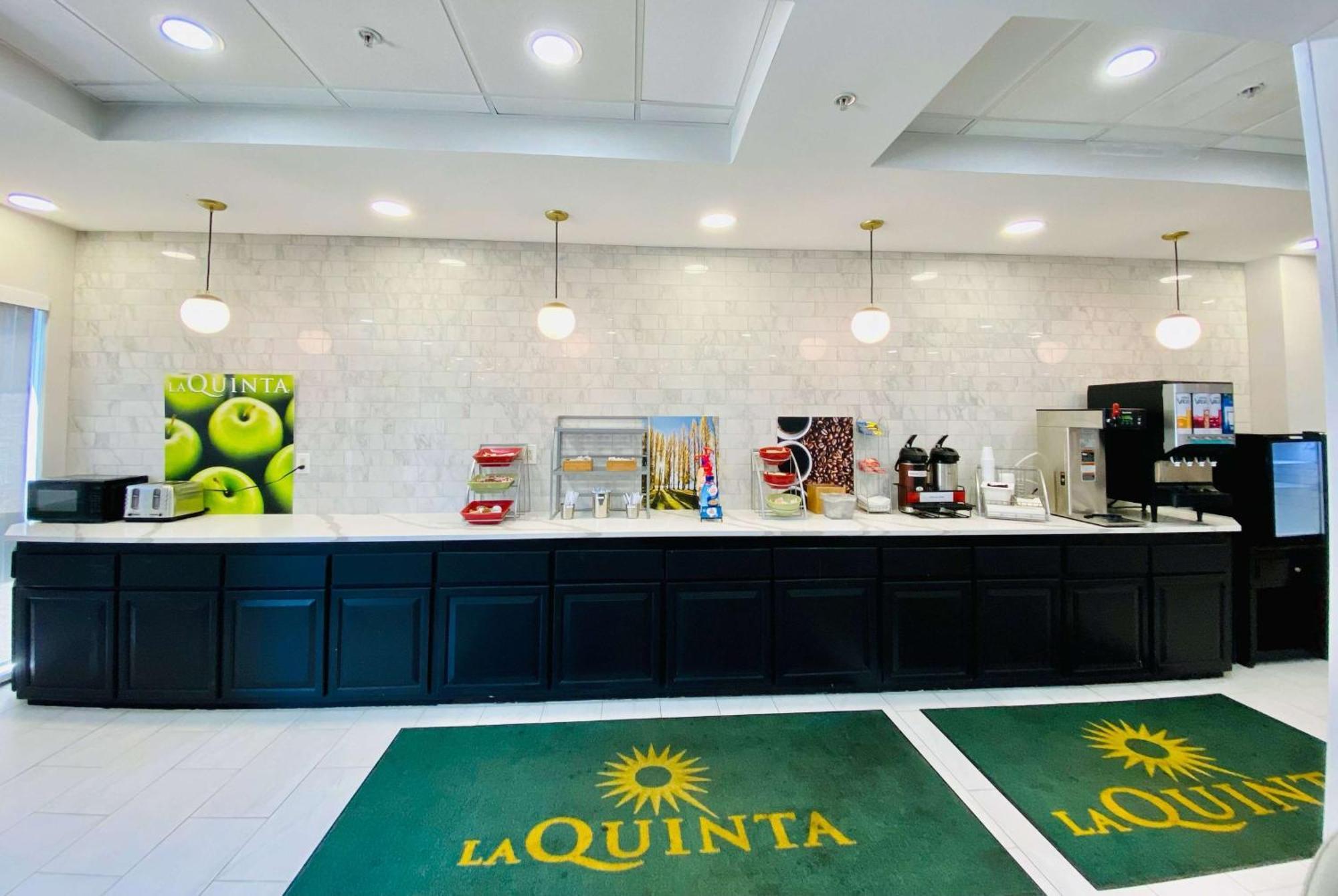 La Quinta By Wyndham Mt. Laurel - Philadelphia Hotel Mount Laurel Exterior photo